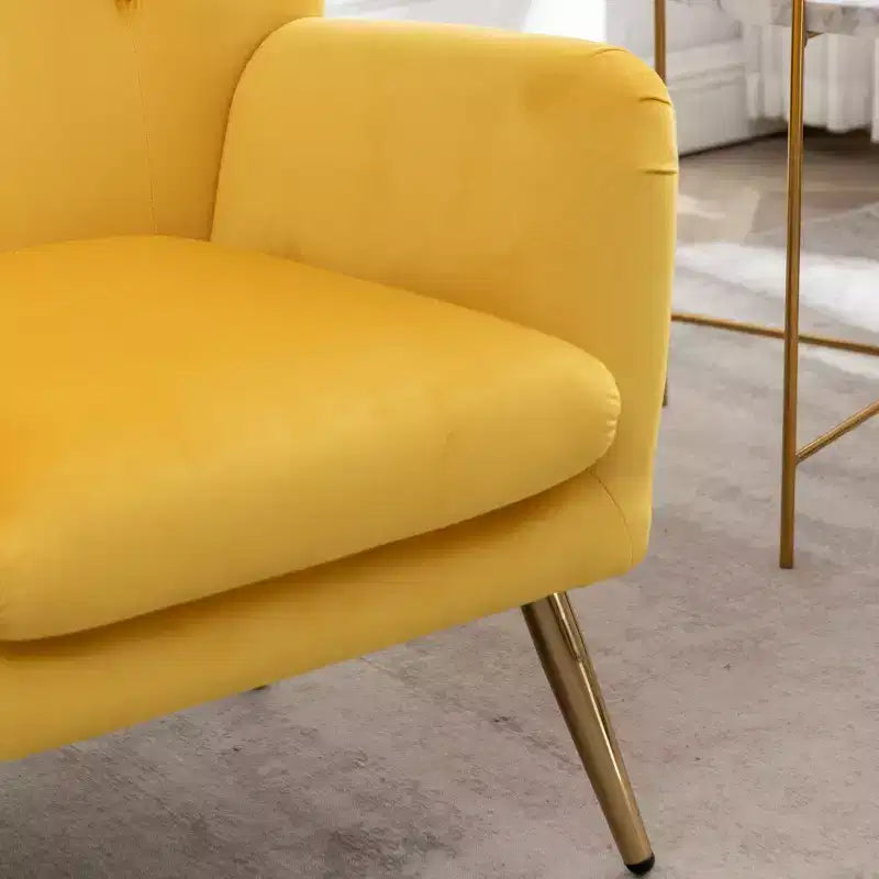 Poltrona a pozzetto in velluto con bottoni capitonné Roundhill Furniture Sovarol, Gialla