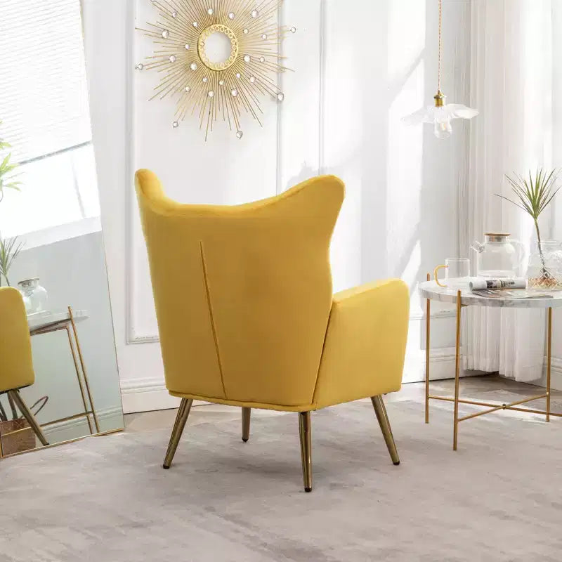 Poltrona a pozzetto in velluto con bottoni capitonné Roundhill Furniture Sovarol, Gialla