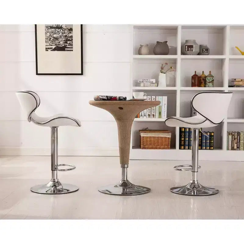 Sgabelli da Bar Girevoli Regolabili con Alzata ad Aria in Similpelle Masaccio di Roundhill Furniture, Bianchi, Set da 2