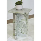 Tavolino decorativo in marmo bianco e verde Deaconwell di Signature Design by Ashley