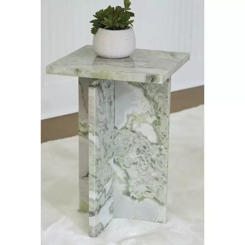 Tavolino decorativo in marmo bianco e verde Deaconwell di Signature Design by Ashley