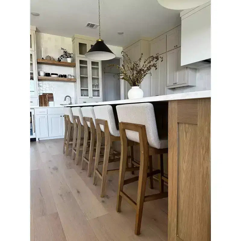 Sgabello da bar Gracie in legno imbottito altezza bancone - Nathan James