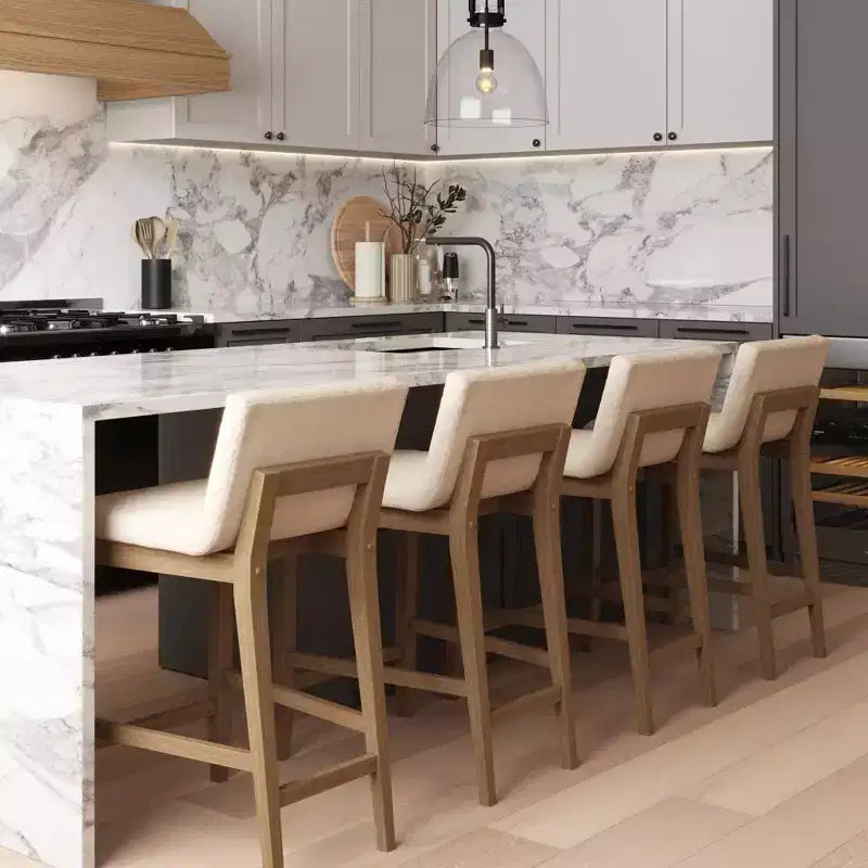 Sgabello da bar Gracie in legno imbottito altezza bancone - Nathan James